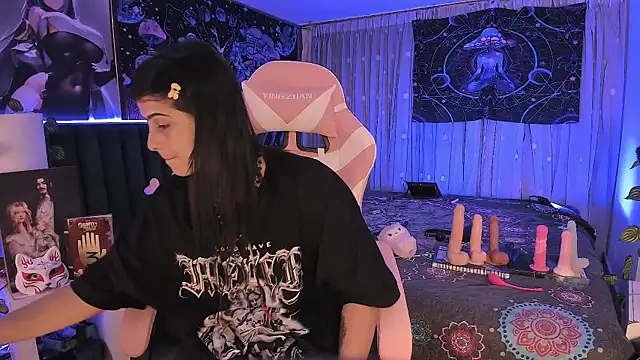 Snapshot of LanaKyutt chatting on March 2025 06:04:01 AM LanaKyutt online show from March 2025 06:04:01 AM