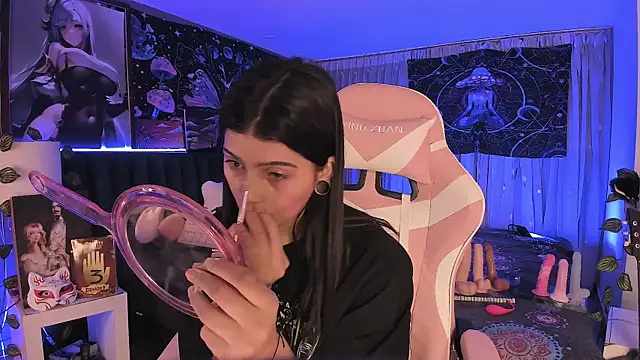 Snapshot of LanaKyutt chatting on March 2025 11:43:02 PM LanaKyutt online show from March 2025 11:43:02 PM