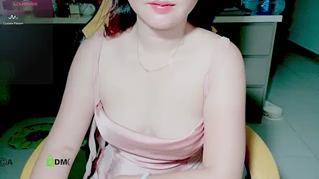 Snapshot of Emi-Vibes- chatting on June 2026 08:44:02 PM Emi-Vibes- online show from June 2026 08:44:02 PM