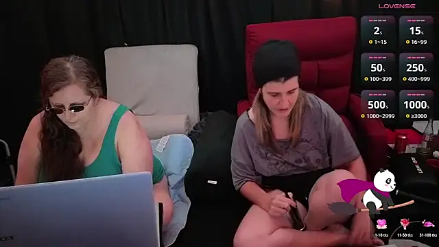 Snapshot of Sexy_Mama-69 chatting on October 2025 05:48:02 PM Sexy Mama-69 online show from October 2025 05:48:02 PM