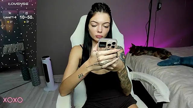 Snapshot of Mariella_Adamss chatting on October 2025 08:13:01 AM Mariella Adamss online show from October 2025 08:13:01 AM