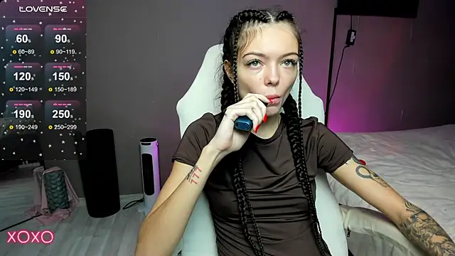 Snapshot of Mariella_Adamss chatting on October 2025 10:06:01 AM Mariella Adamss online show from October 2025 10:06:01 AM