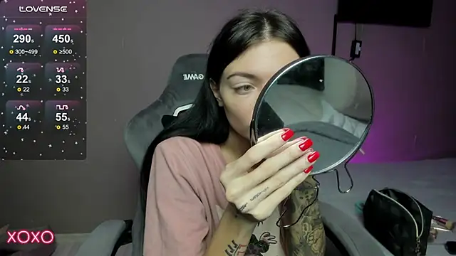 Mariella Adamss online show from November 2025 12:53:01 PM