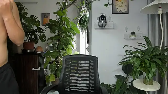 Snapshot of Oliver_Nl chatting on November 2025 04:22:02 AM Oliver Nl online show from November 2025 04:22:02 AM