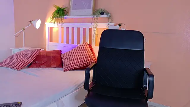 CristalCornner  online show from October 2025 07:47:02 PM