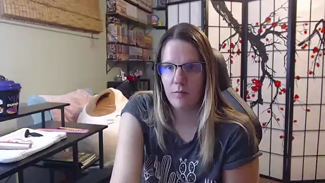 Sarahtineke online show from February 2026 10:47:02 PM