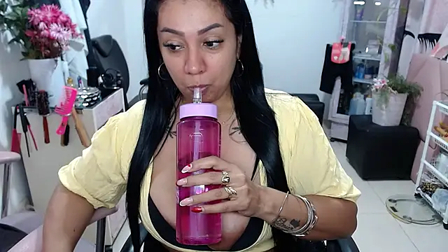 Snapshot of titsbiglovers chatting on February 2026 05:07:02 PM titsbiglovers online show from February 2026 05:07:02 PM