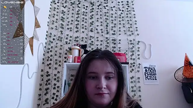 Light Luna online show from February 2025 05:35:02 AM