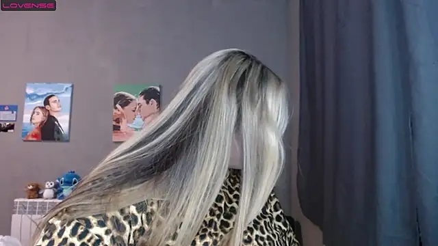 Light Luna online show from September 2025 01:01:01 PM