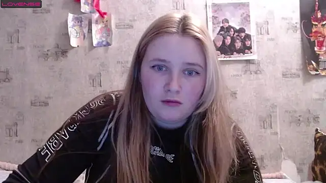 Light Luna online show from November 2025 12:55:01 PM