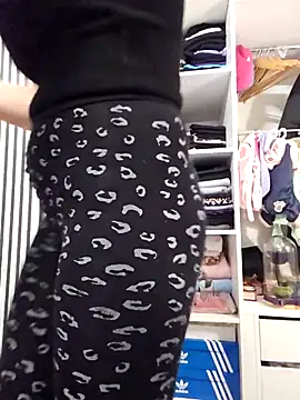 Snapshot of AnaFoxxy chatting on November 2025 08:05:01 AM AnaFoxxy online show from November 2025 08:05:01 AM