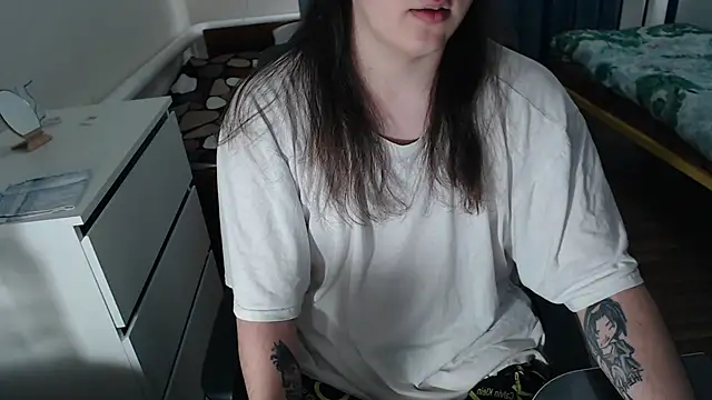 EvaMiron online show from September 2025 12:07:01 PM