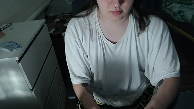 EvaMiron online show from October 2025 02:54:01 PM