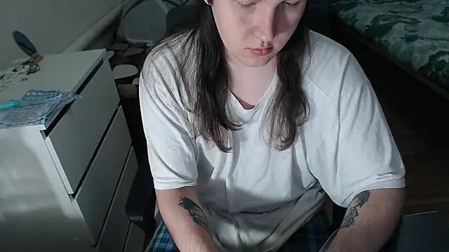 EvaMiron online show from November 2025 09:53:02 AM