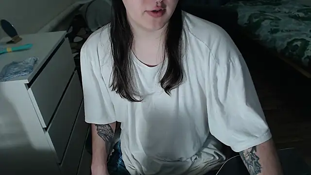 EvaMiron online show from November 2025 12:20:01 PM