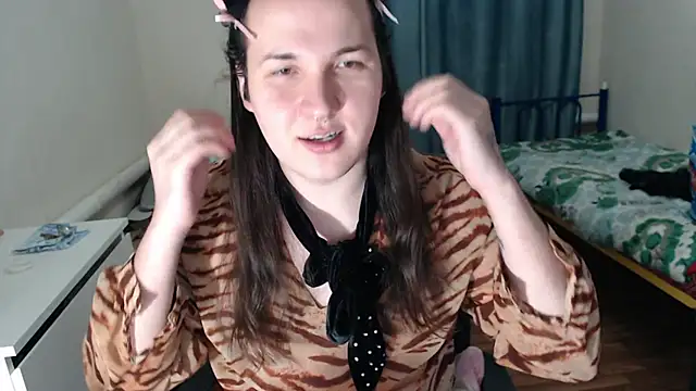 EvaMiron online show from December 2025 06:59:02 PM