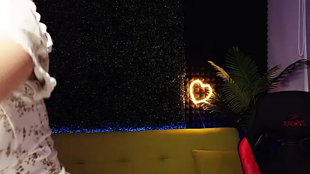 Snapshot of KristiRosee chatting on December 2024 01:47:02 AM KristiRosee online show from December 2024 01:47:02 AM