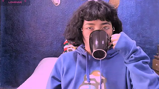 NinaYellow online show from December 2024 01:49:02 PM