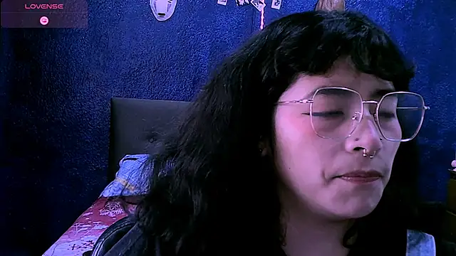 NinaYellow online show from September 2025 03:45:01 PM