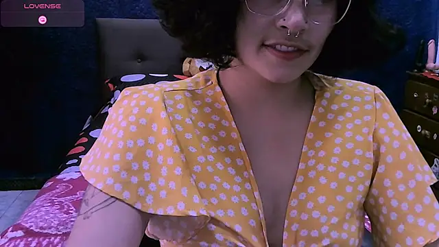 NinaYellow online show from November 2025 12:49:01 PM