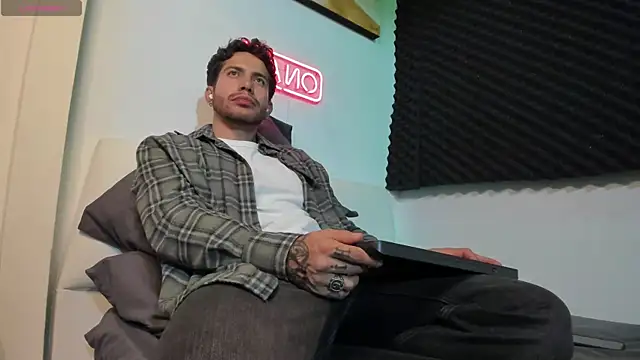 LucianSinclair online show from November 2025 03:17:02 AM