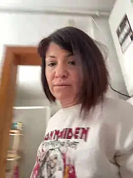 Snapshot of emillyjames chatting on February 2025 08:19:02 AM emillyjames online show from February 2025 08:19:02 AM