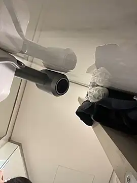 Snapshot of MEOW_MEO chatting on November 2025 03:45:02 PM MEOW MEO online show from November 2025 03:45:02 PM