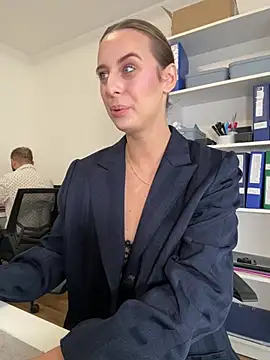 Hii Lolla online show from April 2026 07:06:02 AM