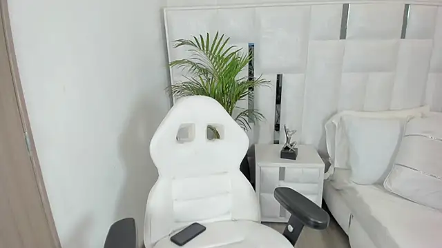 Snapshot of imkrystall chatting on September 2025 05:23:01 PM imkrystall online show from September 2025 05:23:01 PM