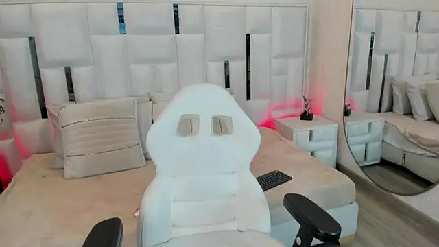 Snapshot of imkrystall chatting on November 2025 09:17:01 PM imkrystall online show from November 2025 09:17:01 PM