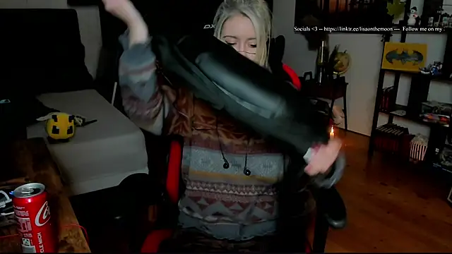 Lisaonthemoon online show from November 2025 08:22:01 PM