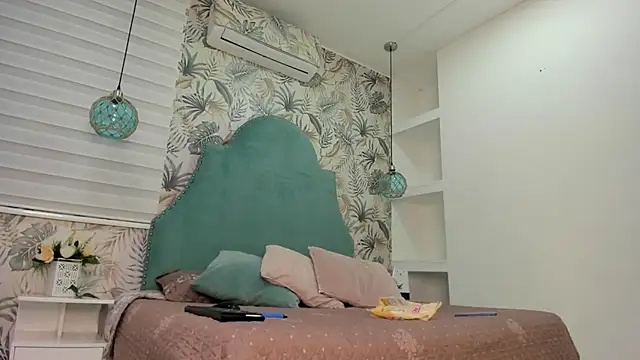 Snapshot of bellaa_becca chatting on February 2025 06:04:01 PM bellaa becca online show from February 2025 06:04:01 PM