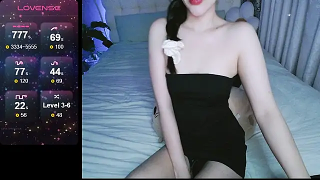 Snapshot of _Viviann_ chatting on December 2024 04:06:01 PM  Viviann  online show from December 2024 04:06:01 PM