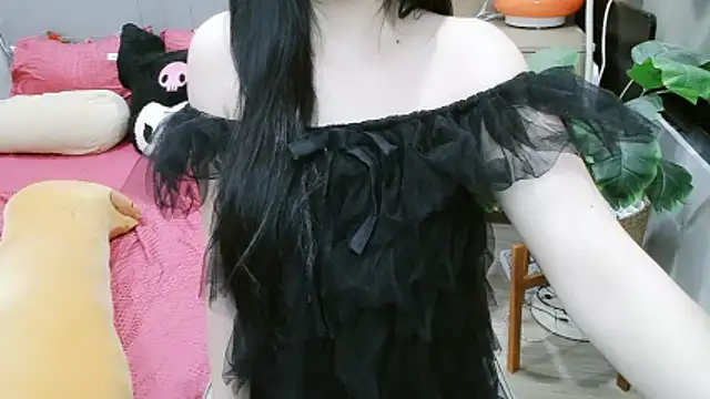 Snapshot of _Viviann_ chatting on November 2025 10:51:02 AM Viviann online show from November 2025 10:51:02 AM