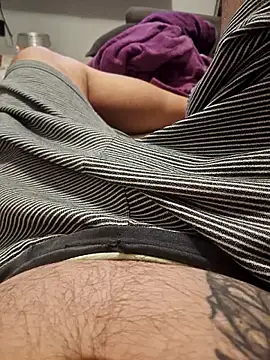 Snapshot of dredre1069 chatting on April 2026 03:40:02 AM dredre1069 online show from April 2026 03:40:02 AM