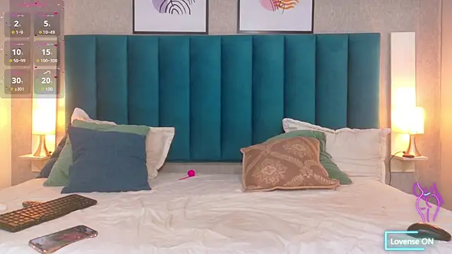 Snapshot of CheneellLorens chatting on February 2025 08:26:01 PM CheneellLorens online show from February 2025 08:26:01 PM