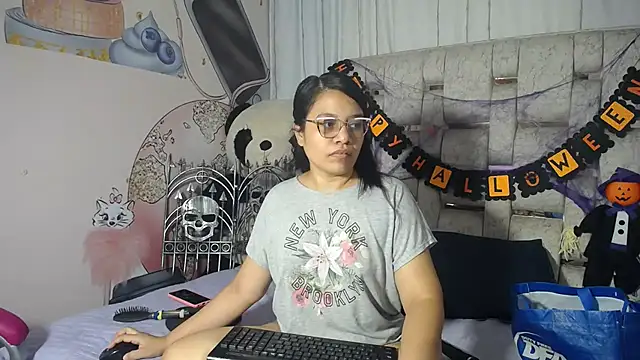 Snapshot of KEYRA-MILLER- chatting on October 2025 02:55:02 AM KEYRA-MILLER- online show from October 2025 02:55:02 AM