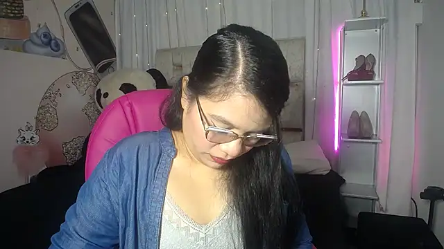 Snapshot of KEYRA-MILLER- chatting on November 2025 02:00:02 AM KEYRA-MILLER- online show from November 2025 02:00:02 AM