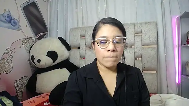 Snapshot of KEYRA-MILLER- chatting on December 2025 02:30:01 AM KEYRA-MILLER- online show from December 2025 02:30:01 AM