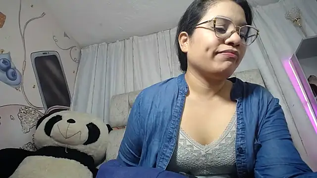 Snapshot of KEYRA-MILLER- chatting on December 2025 02:38:01 AM KEYRA-MILLER- online show from December 2025 02:38:01 AM