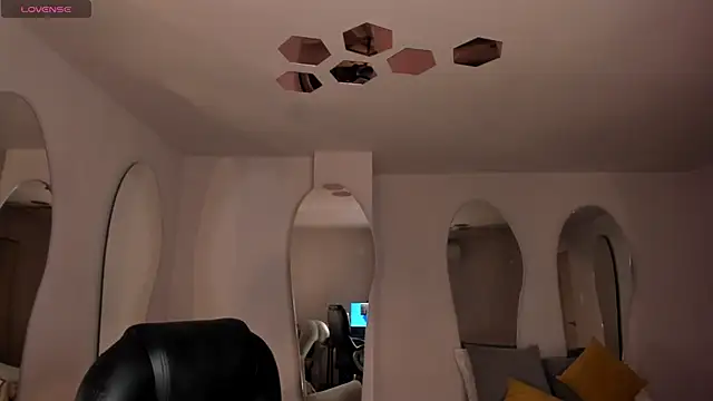 Snapshot of PaulinaSantos_ chatting on November 2025 05:15:01 PM PaulinaSantos  online show from November 2025 05:15:01 PM