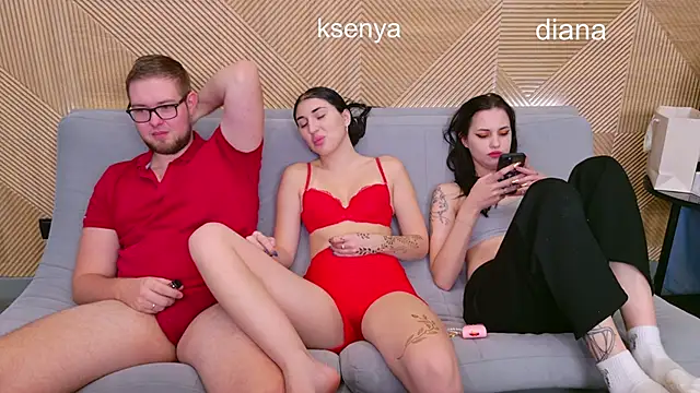 Ksenny online show from November 2025 08:08:01 PM