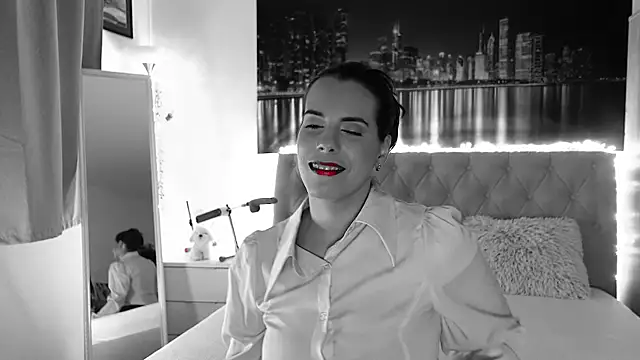 Lora Chanel online show from July 2026 07:17:02 PM