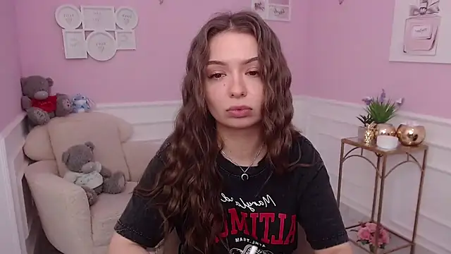 Snapshot of LucySkilar chatting on November 2025 06:17:02 AM LucySkilar online show from November 2025 06:17:02 AM