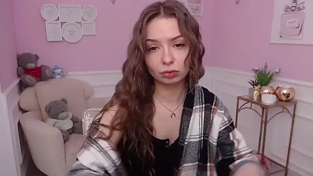 Snapshot of LucySkilar chatting on December 2025 06:07:01 AM LucySkilar online show from December 2025 06:07:01 AM