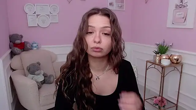 Snapshot of LucySkilar chatting on December 2025 09:25:01 AM LucySkilar online show from December 2025 09:25:01 AM