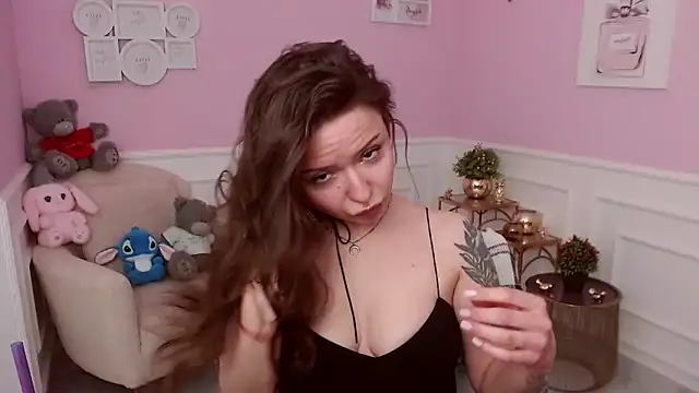 LucySkilar online show from March 2026 08:26:33 AM