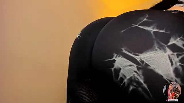 Snapshot of leslie_k chatting on February 2025 03:23:01 AM leslie k online show from February 2025 03:23:01 AM