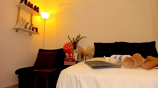 Snapshot of leslie_k chatting on February 2025 04:43:01 AM leslie k online show from February 2025 04:43:01 AM