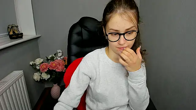 Snapshot of AfinaCutie chatting on December 2024 05:06:02 PM AfinaCutie online show from December 2024 05:06:02 PM